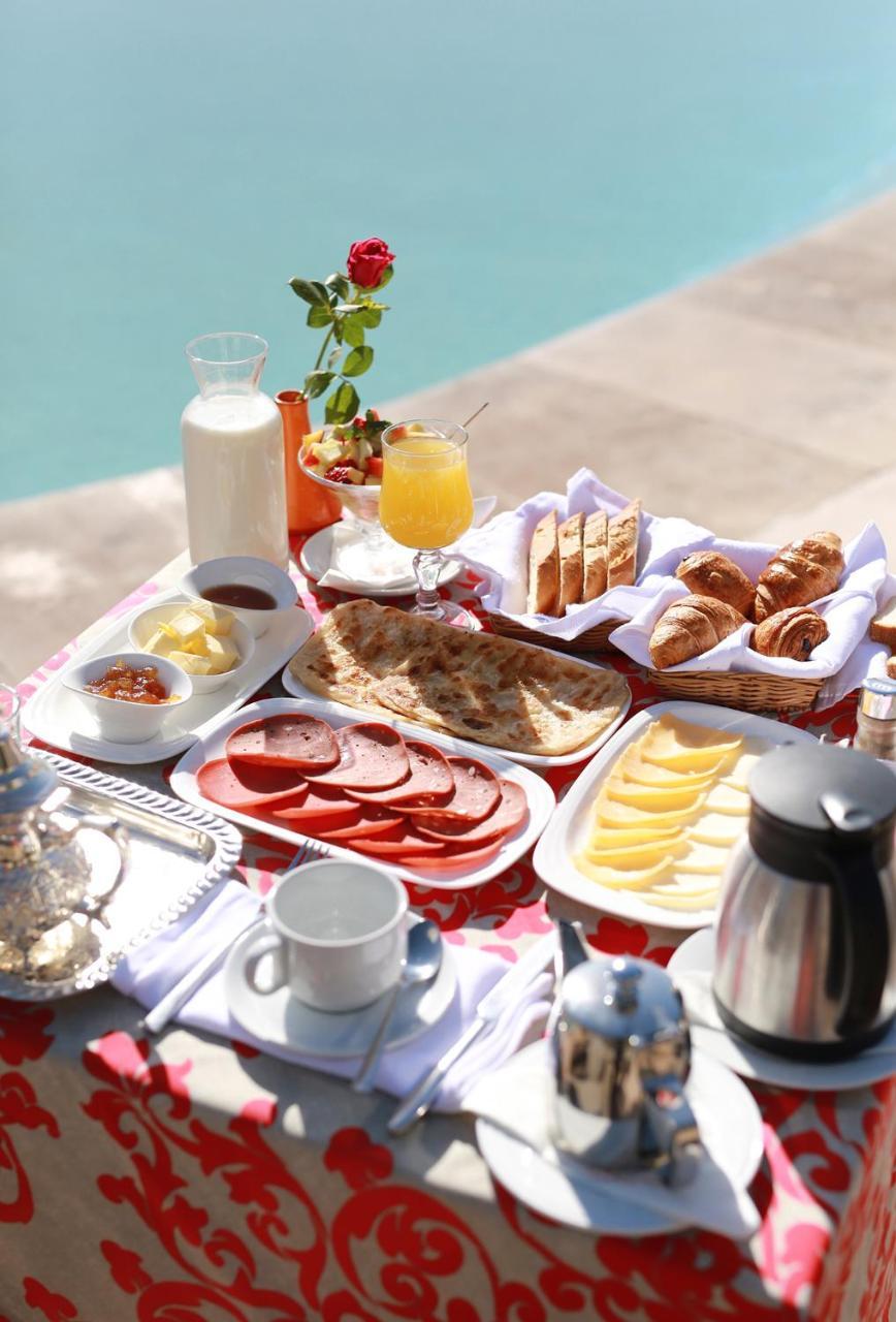 فندق كنزي كلوب أكدال المدينة - الشامل كلياً Lahebichate المظهر الخارجي الصورة A typical breakfast